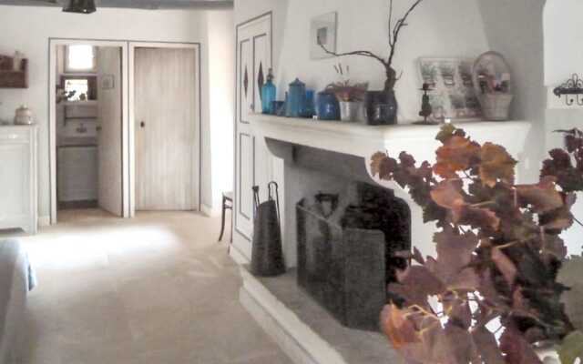 Apartment With 2 Bedrooms in Oppède, With Wonderful Mountain View, Poo
