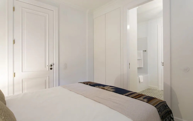 JOIVY Stunning 2BR Apt w/garden, by the Avenida subway & Botanical Garden of Lisbon