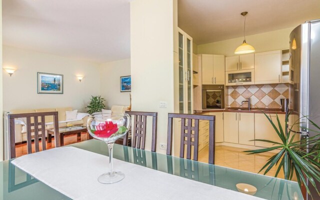 Beautiful Home in Buje With Wifi and 4 Bedrooms