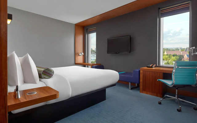 Aloft by Marriott London Excel - Image 6