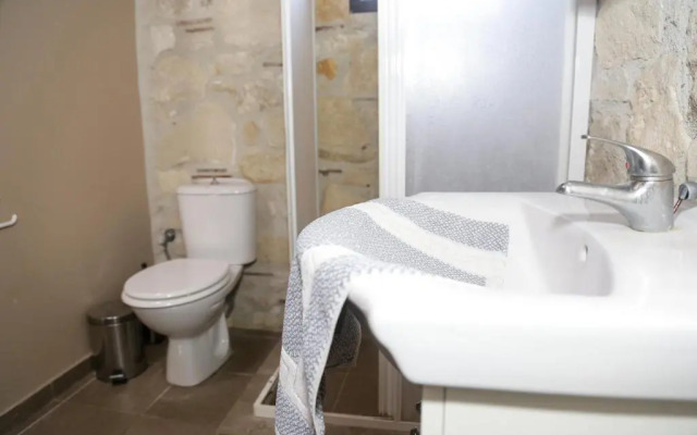 Gioulis Apartments & Studios