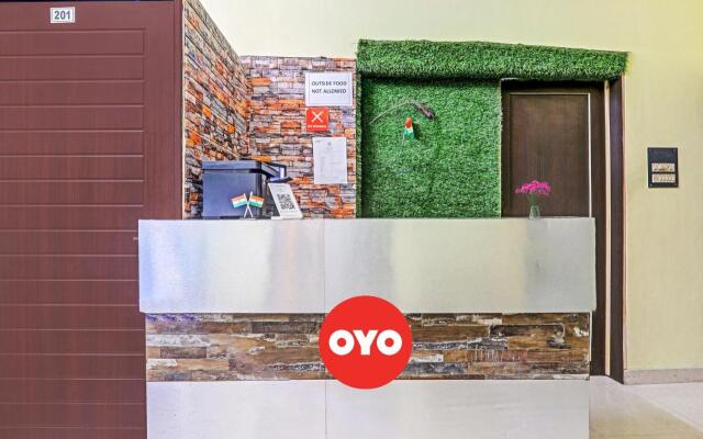 OYO Flagship 70198 The Cz Inn