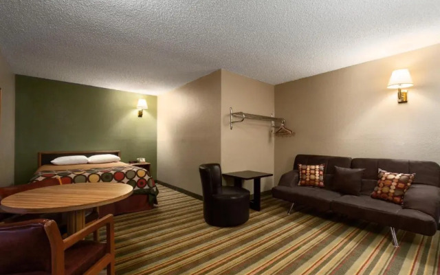 Super 8 by Wyndham Blackwell