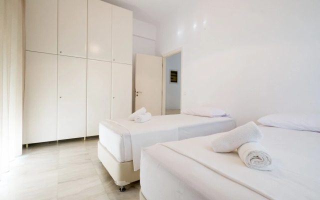 Steps to the beach family Home in Agioi Apostoloi