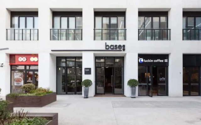 BaseLIVING Zhangjiang Serviced Apartment