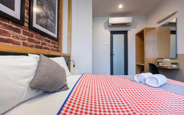 B Street Hotel