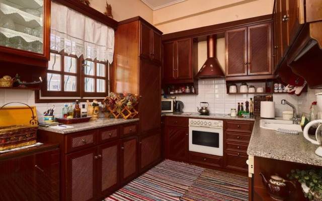 Spacious Central Apartment w h Free Parking Spaces