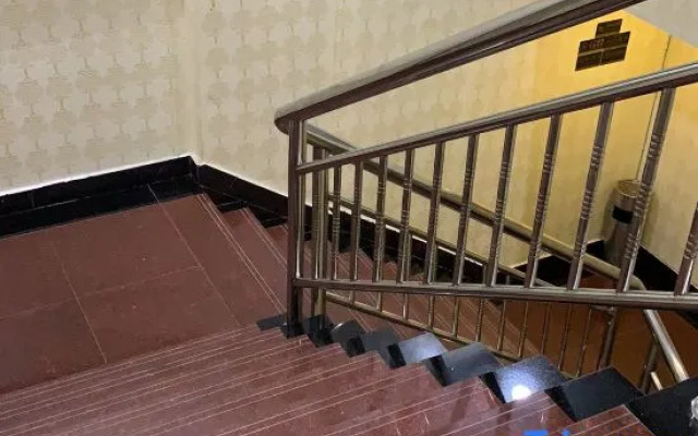 Xinfuhua Business Hotel