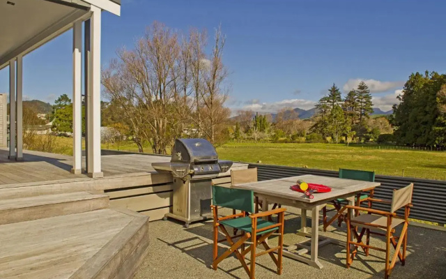 Sea Breeze - Whangamata Holiday Home
