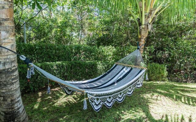 Playa Potrero - Cute Modern Containerhome w Pool for 2 People