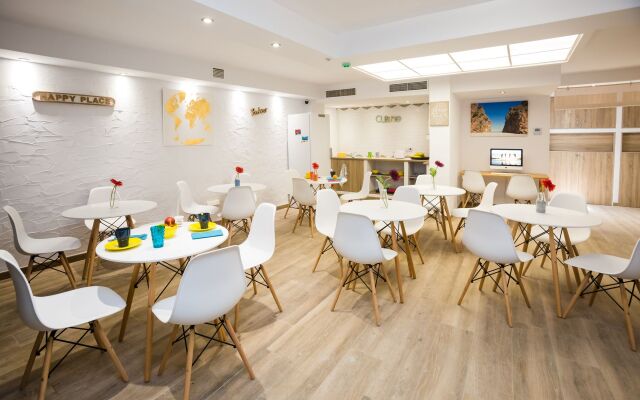 Y Hostel - Albergue Juvenil
