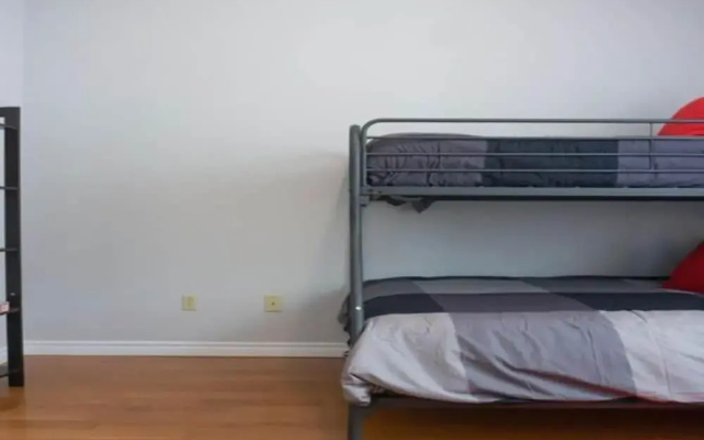 2BR Condo in Heart of Uptown Coffee Wifi