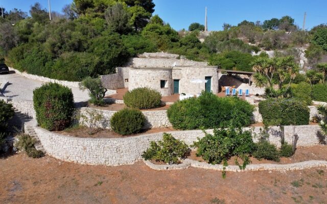 Villa Agapanto - Trullo Anthos con Vista Mare e Giardino Privato