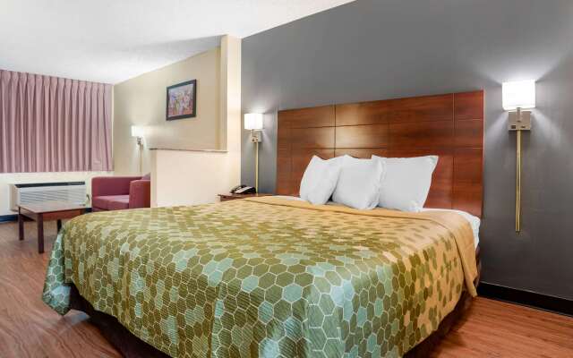 Econo Lodge Inn And Suites