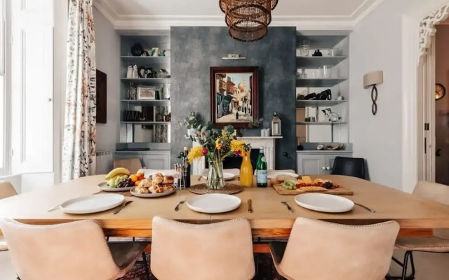 Central Townhouse With Garden Free Parking