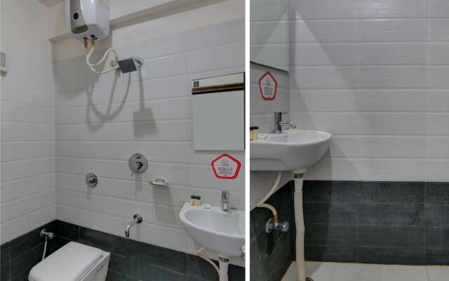 OYO 11916 Varcity Plaza