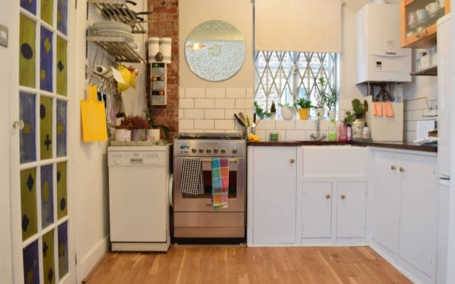 2 Bedroom Victorian Maisonette in Brixton