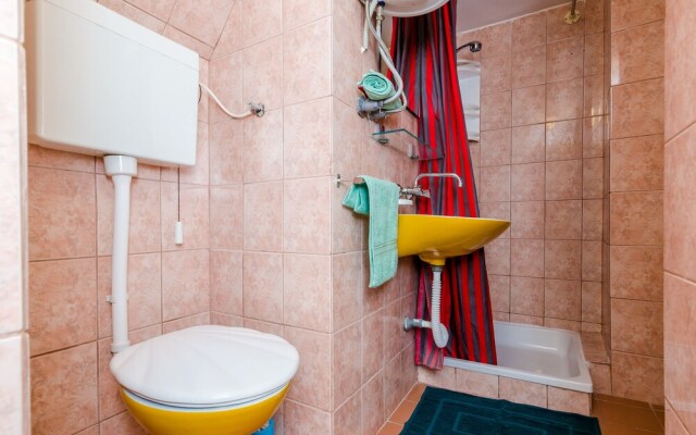 Apartments & Rooms Mihajica