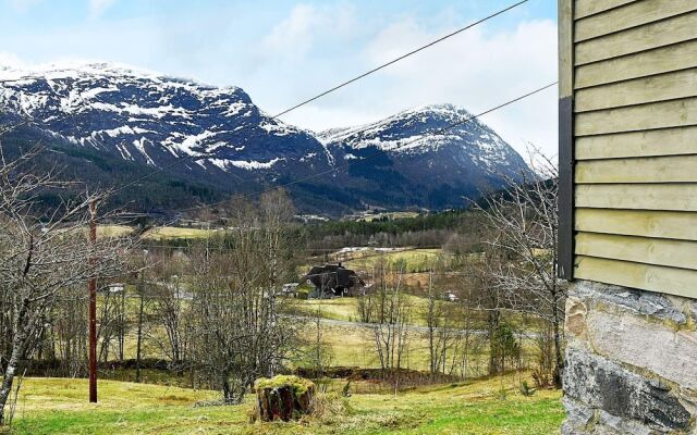 Secluded Mountain Retreat-by Traum