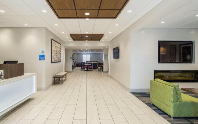 Holiday Inn Express Hotel & Suites Airdrie-Calgary North by IHG