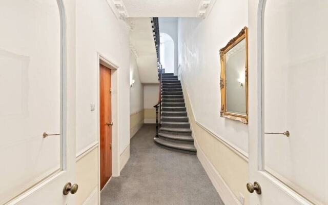 Spacious 1 Bed Flat W/patio in Central London