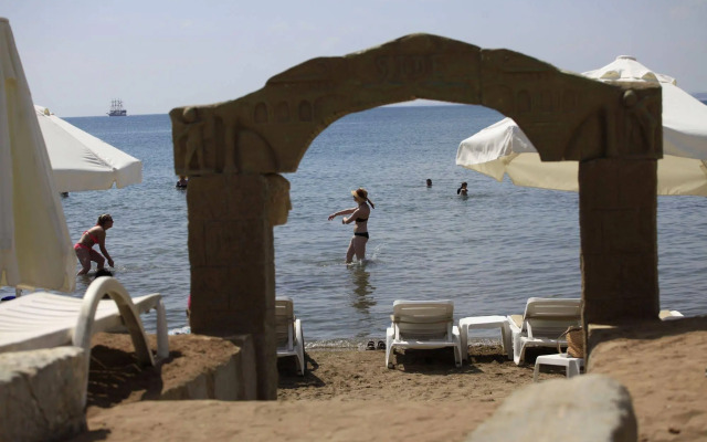 Leda Beach Hotel