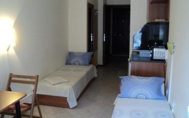 Meni Apartments And Guest Rooms
