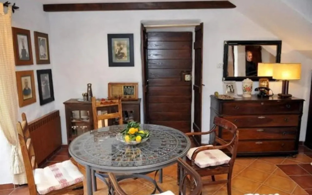 House Rilovic - Two Bedroom House With Swimming Pool and Jacuzzi