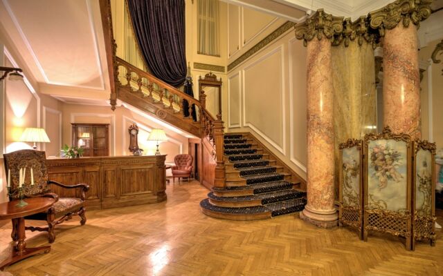 Grand Boutique Hotel
