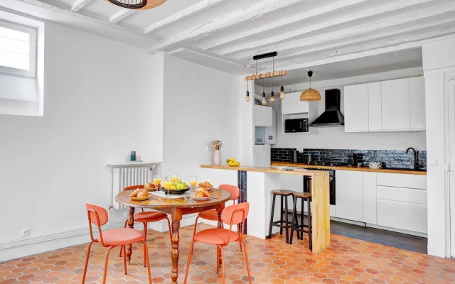 Bright 1BR Bastille Getaway - 4 Guests
