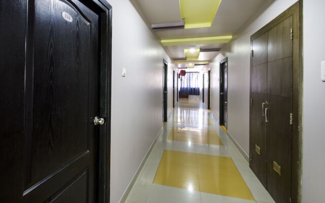 OYO 8618 Mourya Grand