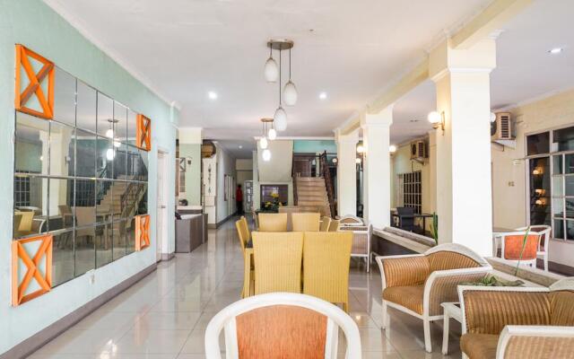 OYO 2085 Chrysanta Hotel