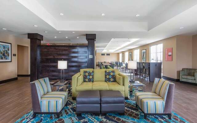 Comfort Inn & Suites Airport North