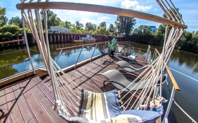 Prague Bay Houseboats