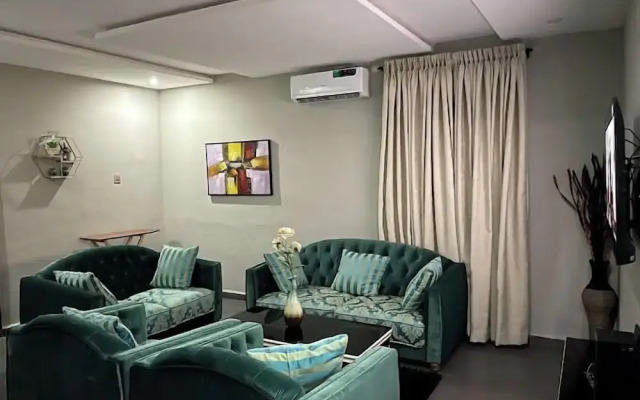 Royality Hill Apartment and Suites