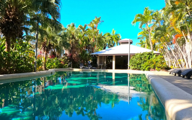 Trinity Beach Club Holiday Apartments