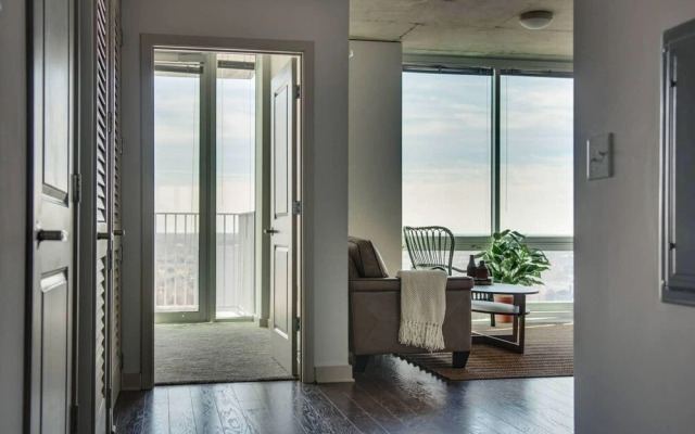 FRONTDESK Uptown Apts with City Views Charlotte