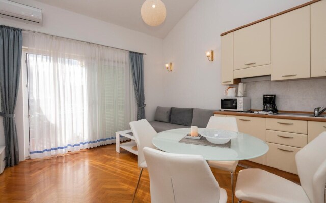 Amazing Apartment in Tucepi With 1 Bedrooms and Wifi