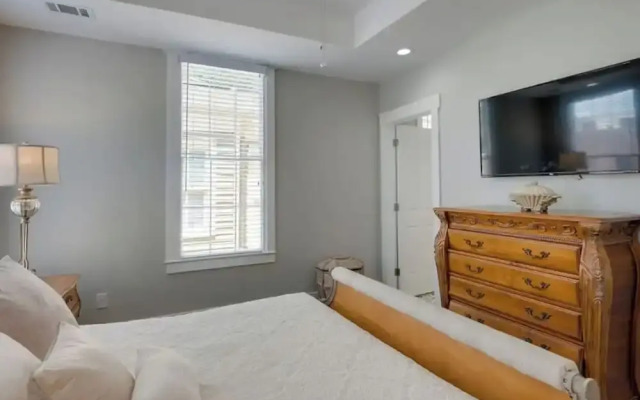 Beautifully Renovated 5 bedroom 5 bath