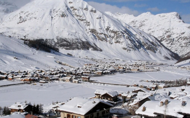 Quite House near Ski Slopes & Hiking Trails