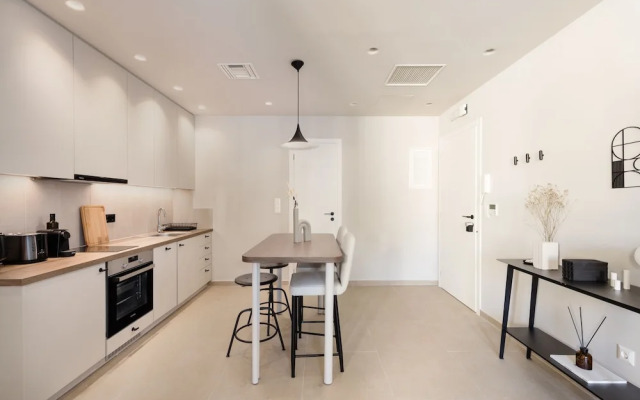UPSTREET Luxury Apartments in Plaka