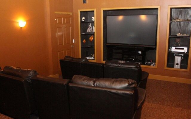 Cabaret III - 6 Br Home