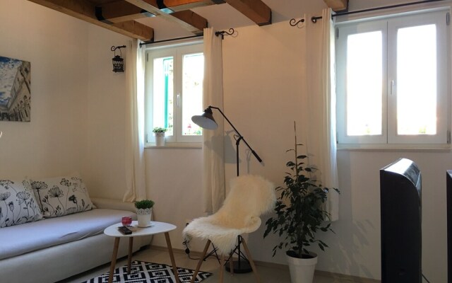 Central Split Apartments And Rooms Paese