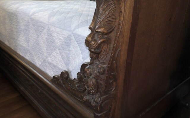 Old Iron Inn Bed and Breakfast