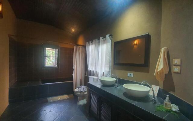 Melina's Beach Front Bungalow