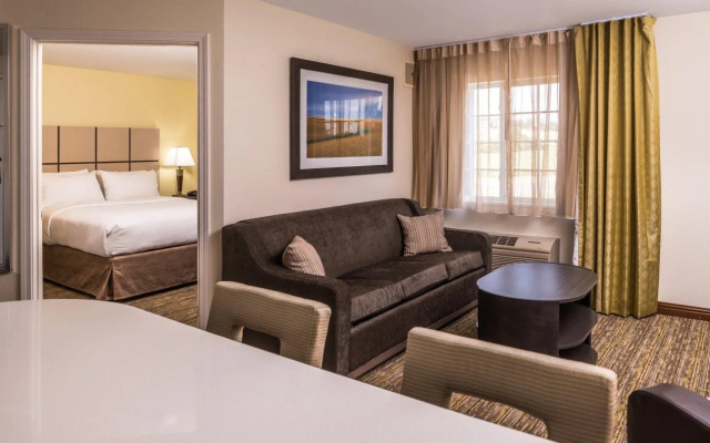 Candlewood Suites Topeka