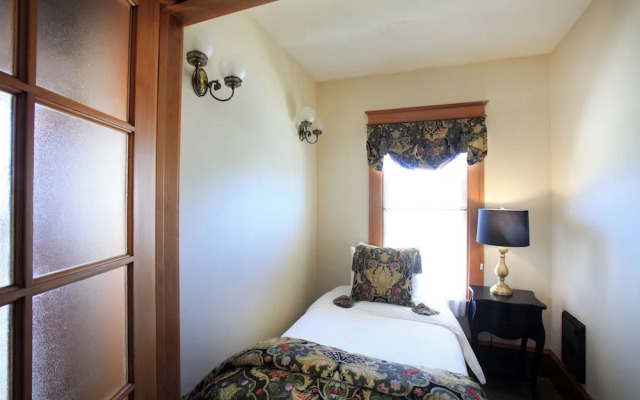 The Charles Pacific Grove - Artfully Designed Inclusive Inn