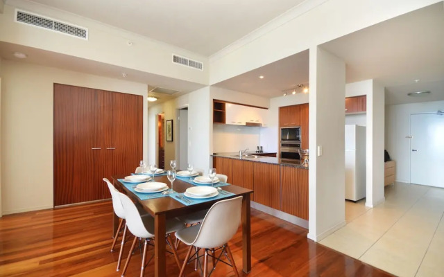 Chevron Renaissance - HR Surfers Paradise
