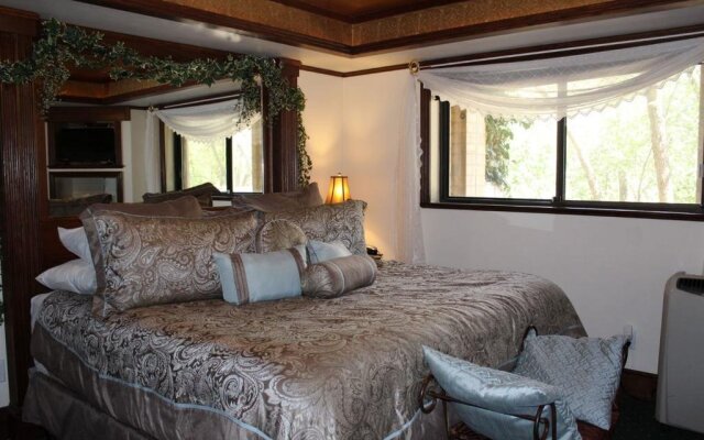 Castle Creek Inn
