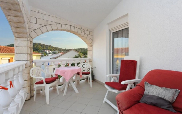 Lias 2 - With Restaurant - A12